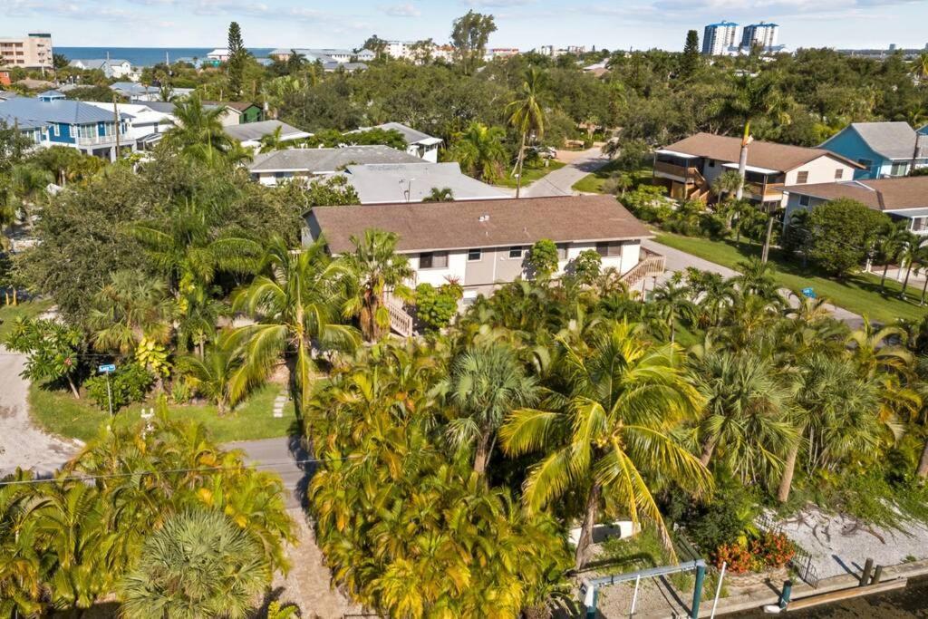 The Strawberry Daiquiri At Lazy Way Apartment Fort Myers Beach Exterior photo