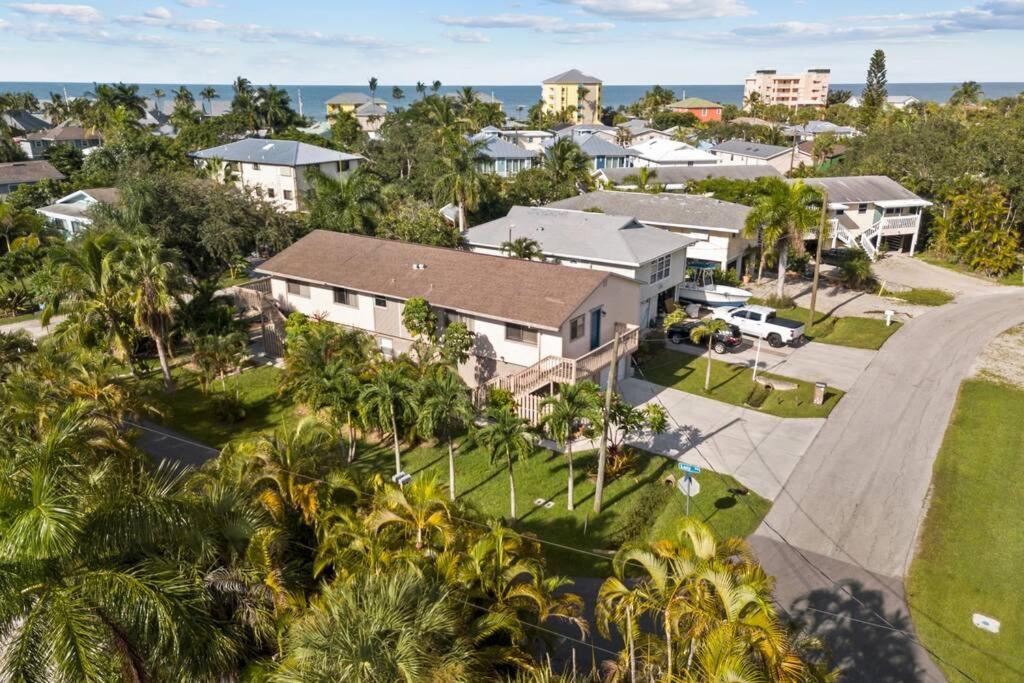 The Strawberry Daiquiri At Lazy Way Apartment Fort Myers Beach Exterior photo